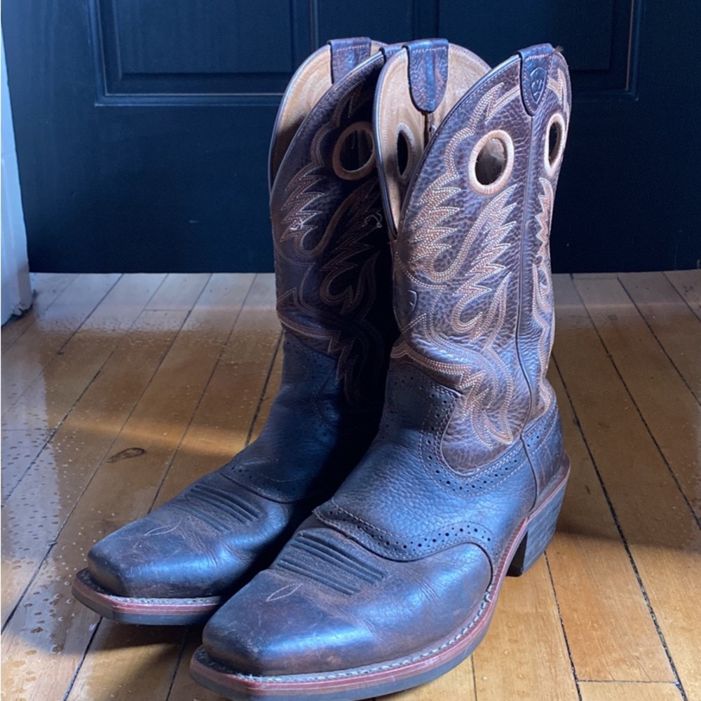 Ariat Brown Cowboy Boots with Classic Western Design